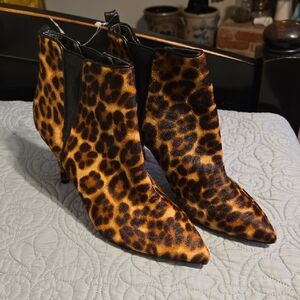 Nine West Leopard Print Ankle Boots Size 7M
